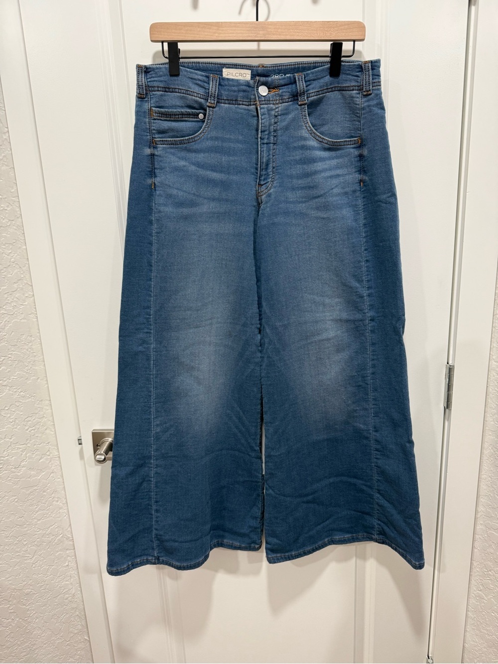 Anthropologie Pilcro Skirty High-Rise Crop Wide-Leg Jeans. Size 28P Boho Chic